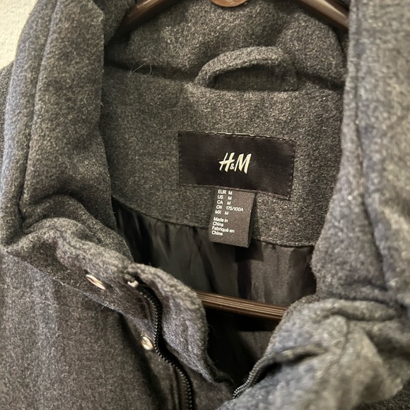 Outdoor Puffy Vest Jacket - Picture 2 of 3